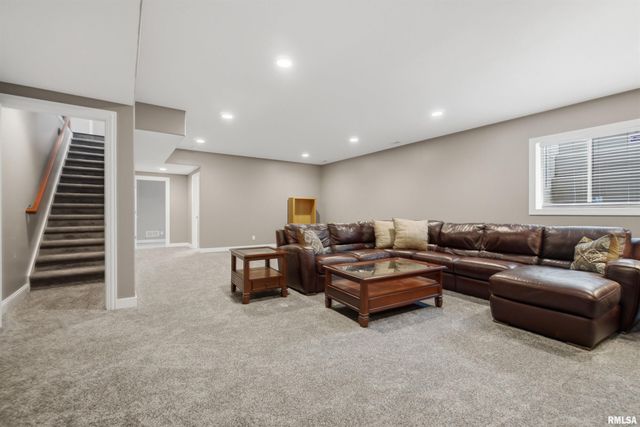 2612 W Lake Pointe Terrace, Peoria, IL 61614