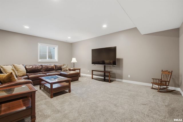 2612 W Lake Pointe Terrace, Peoria, IL 61614