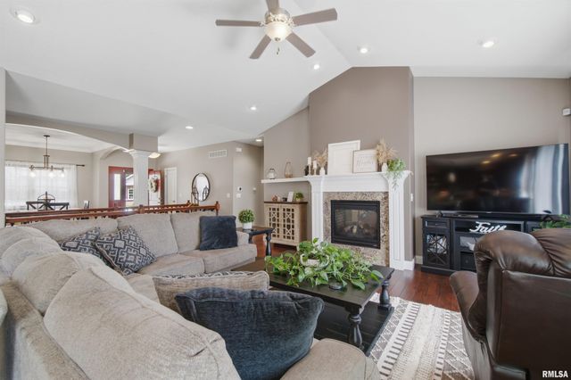 2612 W Lake Pointe Terrace, Peoria, IL 61614