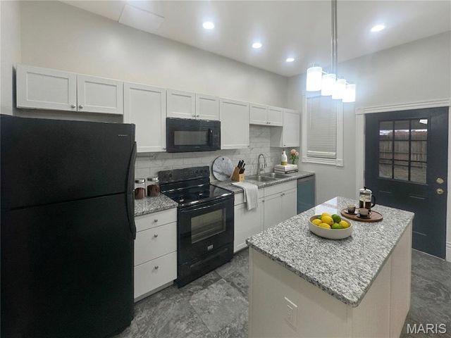 6216 Virginia Avenue, St Louis, MO 63111