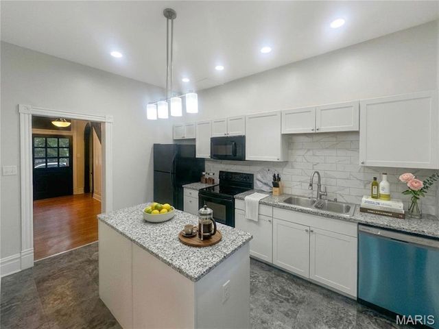 6216 Virginia Avenue, St Louis, MO 63111