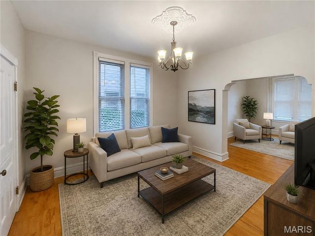 6216 Virginia Avenue, St Louis, MO 63111