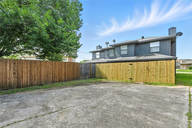 5717 Red Cactus Court, Arlington, TX 76017
