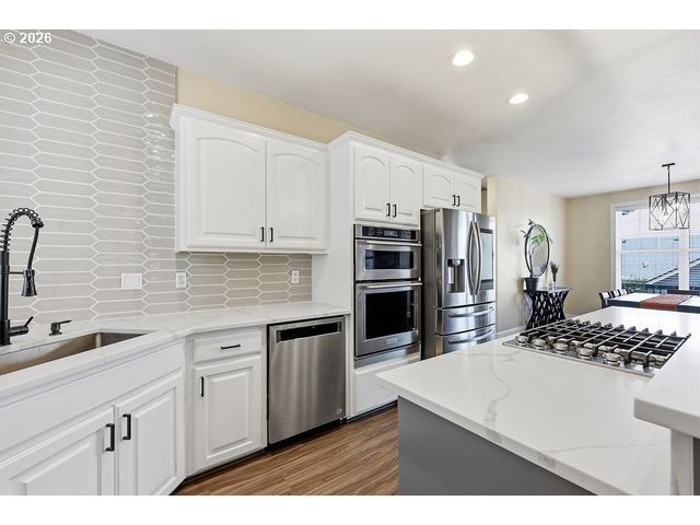 2298 37TH St, Springfield, OR 97477