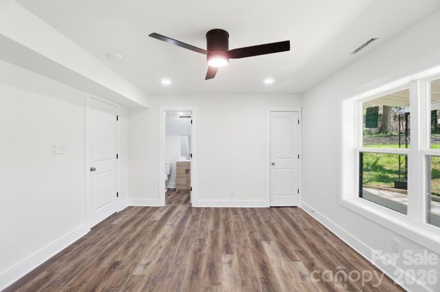 3545 Sargeant Drive, Charlotte, NC 28217