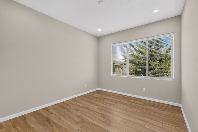 34 Wirecrest, Santa Fe, NM 87508