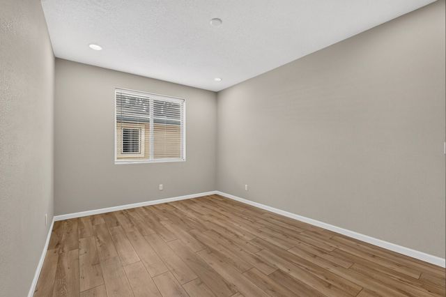 34 Wirecrest, Santa Fe, NM 87508