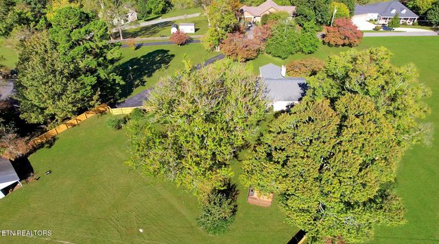 351 Country Club Rd, Lafollette, TN 37766