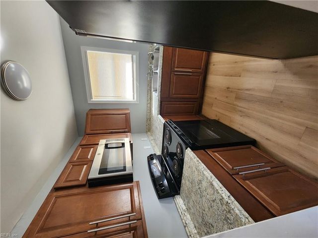 420 Greenbriar AVE, Hampton, VA 23661