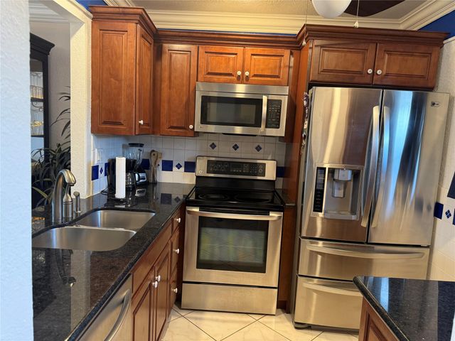 3531 NW 50th Ave 512, Lauderdale Lakes, FL 33319