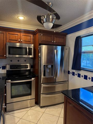 3531 NW 50th Ave 512, Lauderdale Lakes, FL 33319