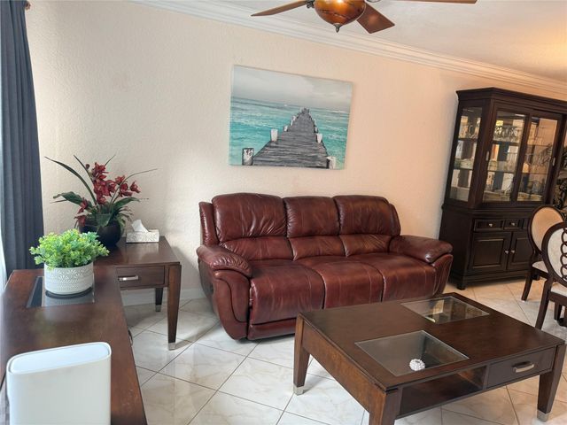 3531 NW 50th Ave 512, Lauderdale Lakes, FL 33319