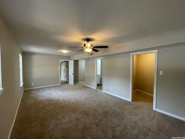 6135 HOLLYHOCK RD, San Antonio, TX 78240