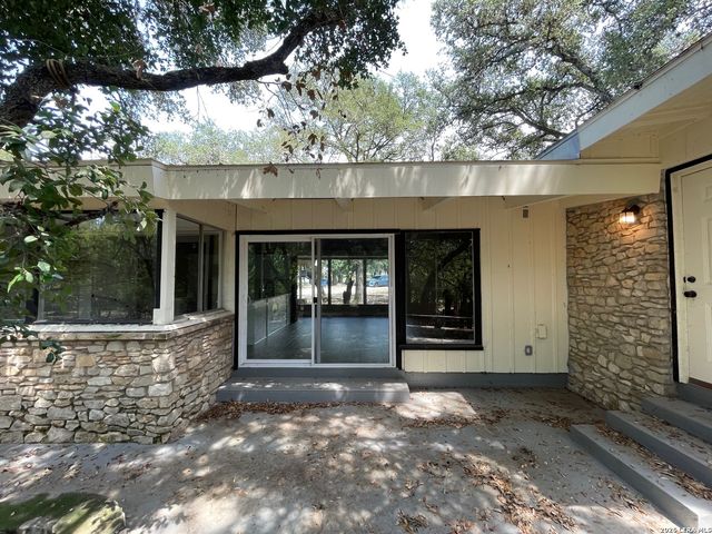 6135 HOLLYHOCK RD, San Antonio, TX 78240