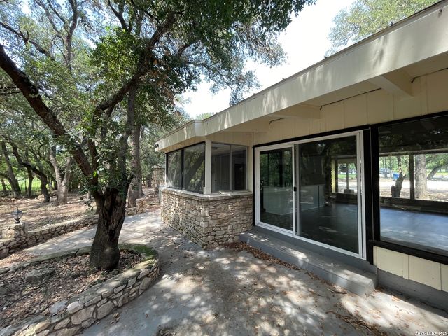 6135 HOLLYHOCK RD, San Antonio, TX 78240