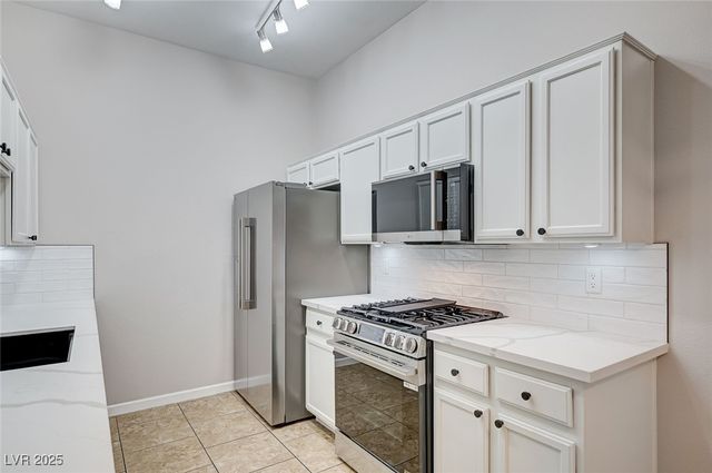 3500 Cactus Shadow Street 104, Las Vegas, NV 89129