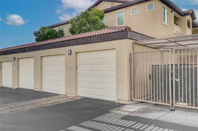 3500 Cactus Shadow Street 104, Las Vegas, NV 89129