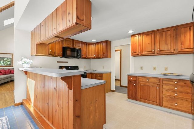 821 W Falmouth Hwy, Falmouth, MA 02540