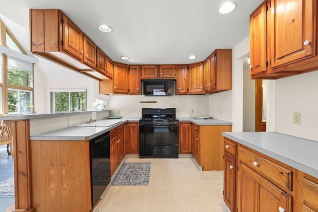 821 W Falmouth Hwy, Falmouth, MA 02540