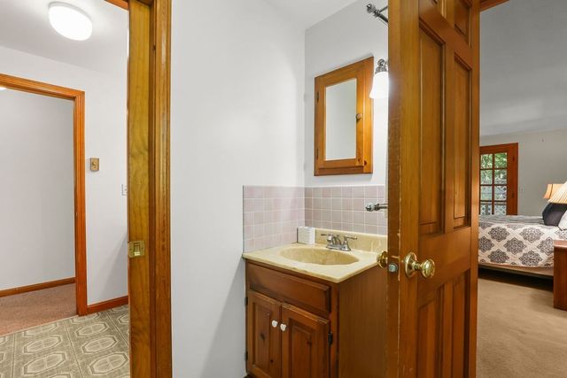 821 W Falmouth Hwy, Falmouth, MA 02540