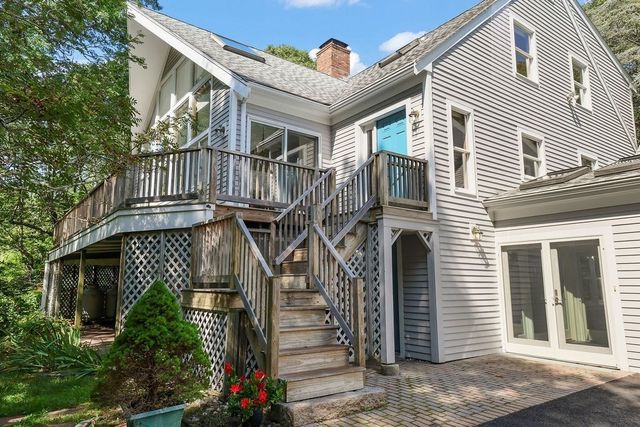 821 W Falmouth Hwy, Falmouth, MA 02540