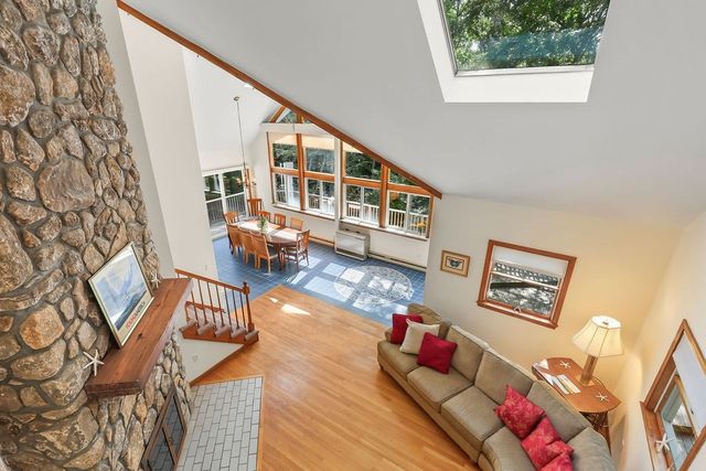 821 W Falmouth Hwy, Falmouth, MA 02540