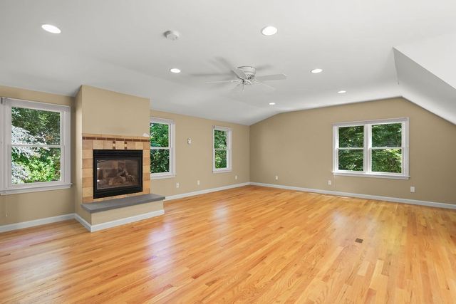821 W Falmouth Hwy, Falmouth, MA 02540