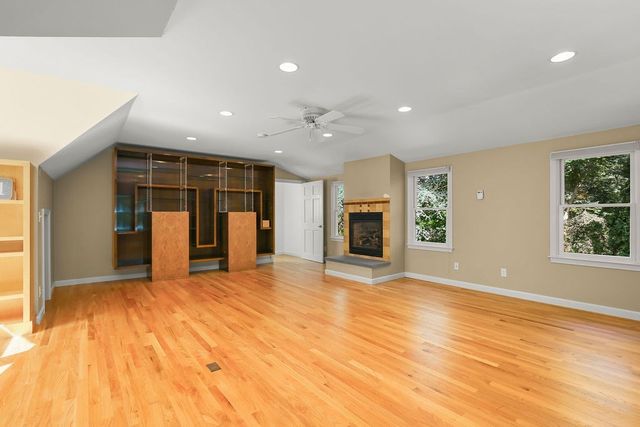 821 W Falmouth Hwy, Falmouth, MA 02540