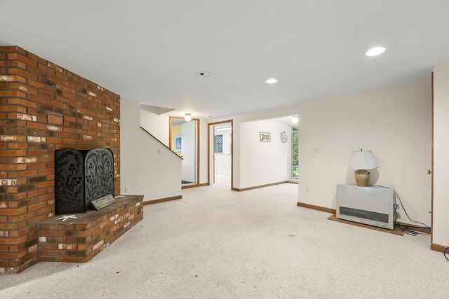821 W Falmouth Hwy, Falmouth, MA 02540