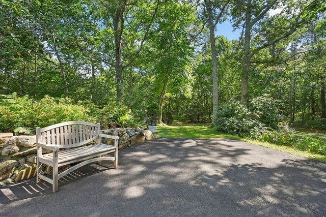 821 W Falmouth Hwy, Falmouth, MA 02540