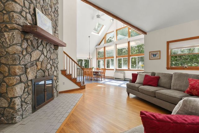 821 W Falmouth Hwy, Falmouth, MA 02540