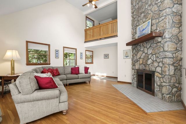 821 W Falmouth Hwy, Falmouth, MA 02540