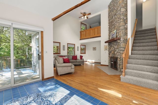 821 W Falmouth Hwy, Falmouth, MA 02540