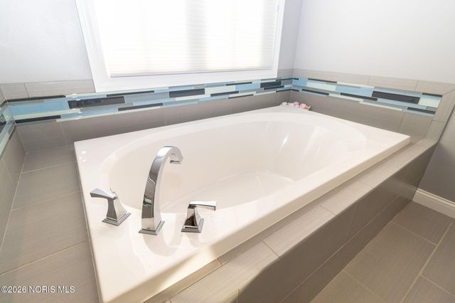 8342 Water Park Drive, Holland, OH 43528