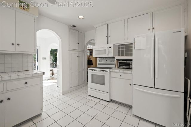 615 Kimberly Street, Birmingham, MI 48009