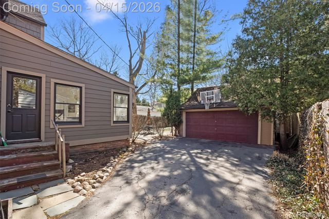 615 Kimberly Street, Birmingham, MI 48009