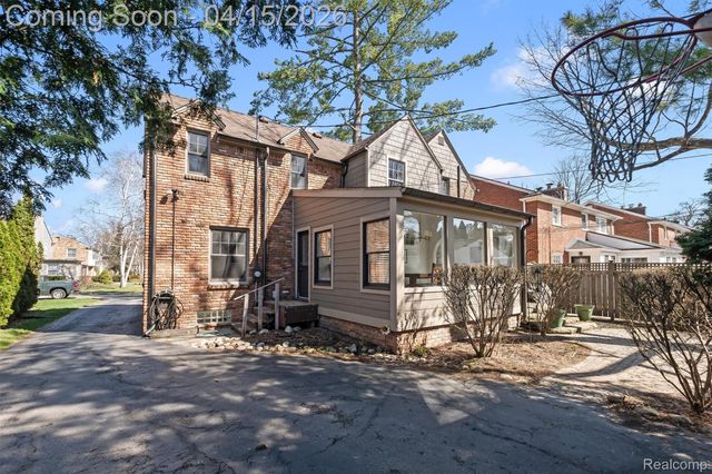 615 Kimberly Street, Birmingham, MI 48009