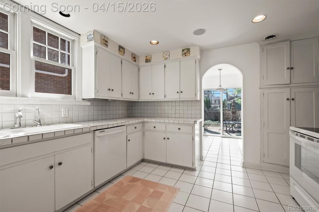 615 Kimberly Street, Birmingham, MI 48009