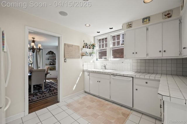 615 Kimberly Street, Birmingham, MI 48009