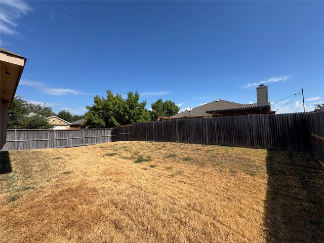 4036 Eric Drive, Heartland, TX 75126