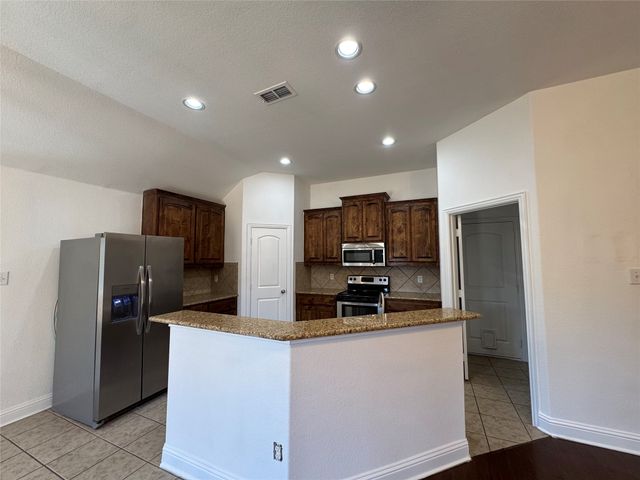 4036 Eric Drive, Heartland, TX 75126