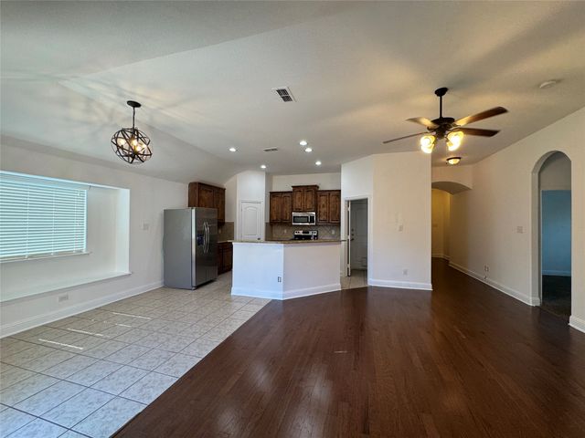 4036 Eric Drive, Heartland, TX 75126