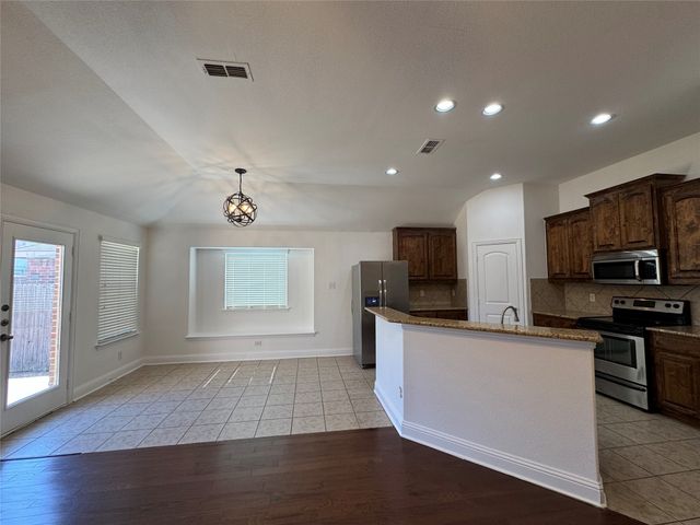 4036 Eric Drive, Heartland, TX 75126
