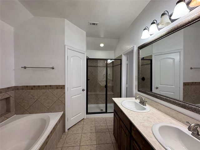 4036 Eric Drive, Heartland, TX 75126