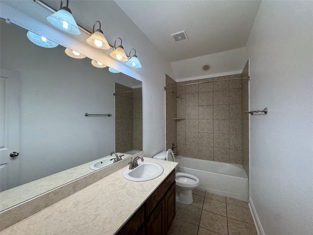 4036 Eric Drive, Heartland, TX 75126