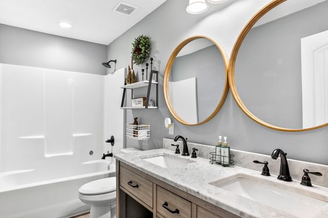 520 S Pine Street, Marshfield, MO 65706