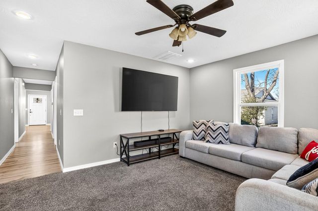 520 S Pine Street, Marshfield, MO 65706