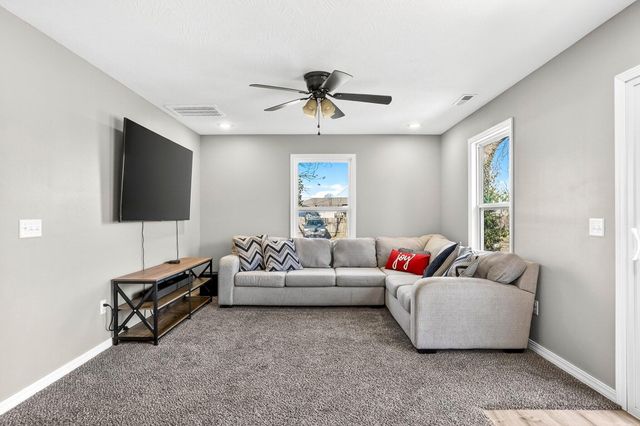 520 S Pine Street, Marshfield, MO 65706