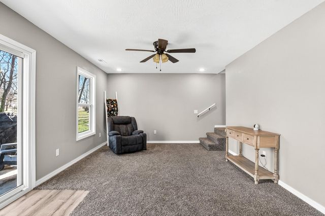 520 S Pine Street, Marshfield, MO 65706