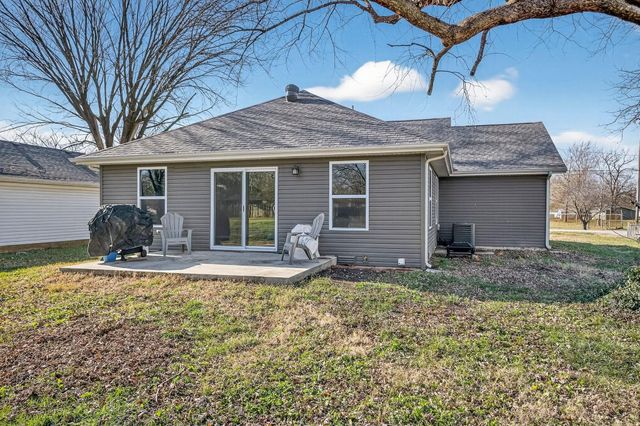 520 S Pine Street, Marshfield, MO 65706